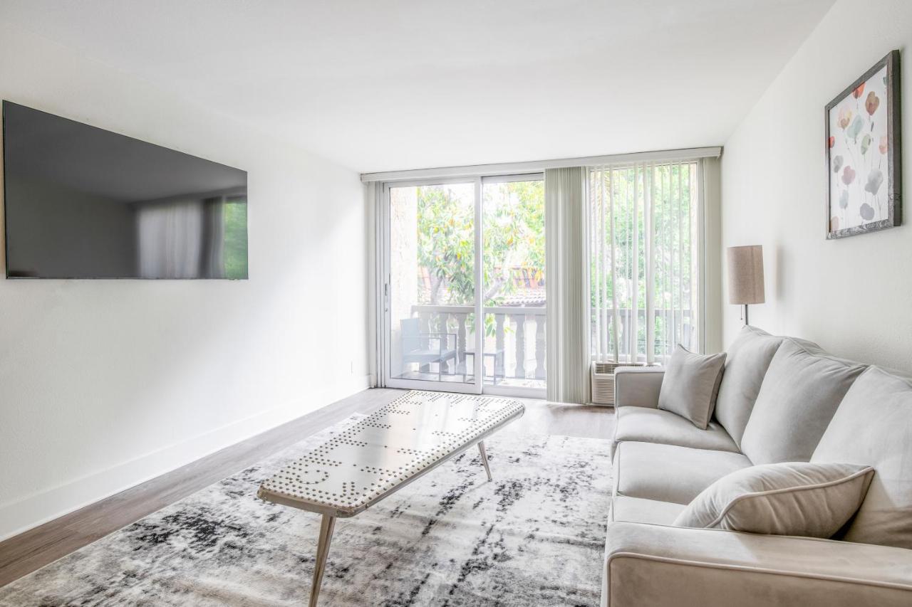 New Luxury Apartment Weho Boys Town ロサンゼルス エクステリア 写真